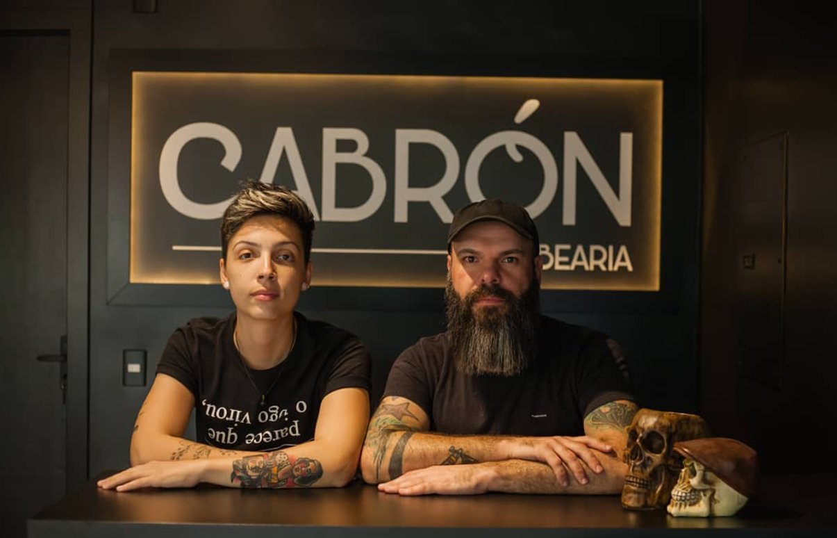 Rodrigo e Fabi, barbeiros da Cabrón Barbearia